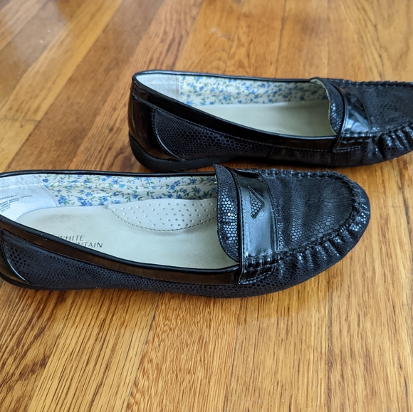 REDUCED TO SELL! White Mountain reptile textured penny loafers 8.5m - Picture 4 of 7